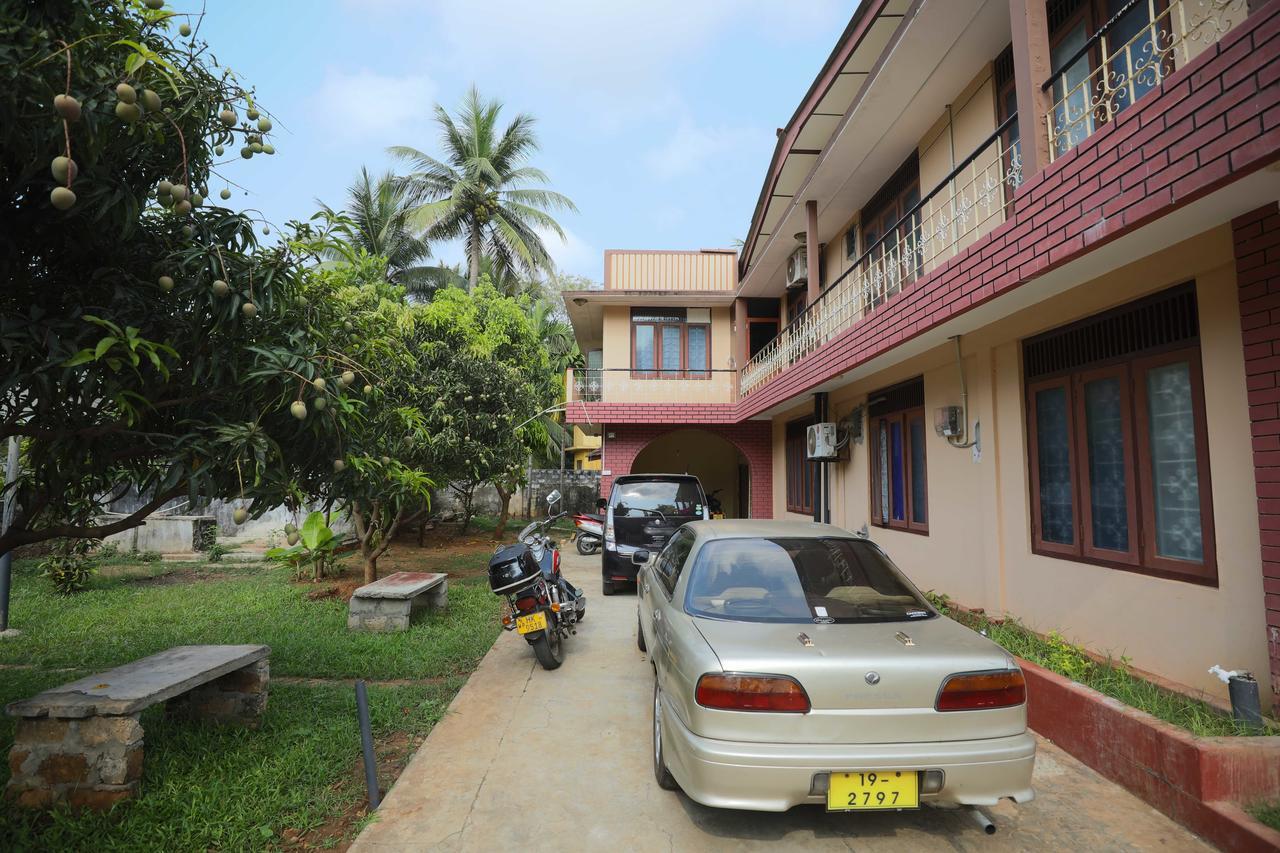 Tony'S Garden House Back Packers Inn Jaffna Extérieur photo